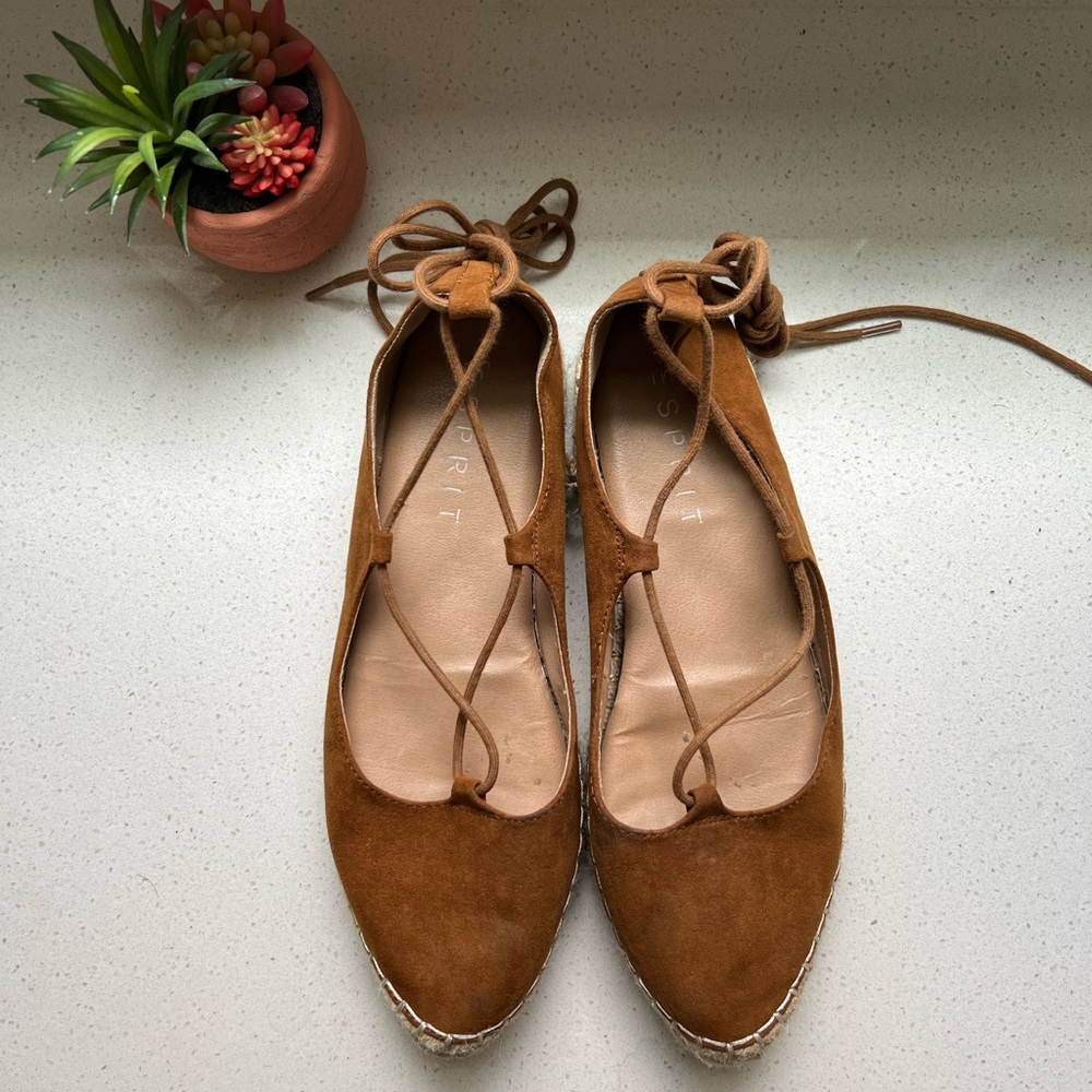 Wrap up espadrille flat size 8.